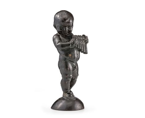 Best-Cronberg, Fritz (Kronberg 1894-1980) Putto mit Panflöte  Bronze, dunkel patiniert. Auf Halbkugelplinthe. H. 37 cm. Sign.