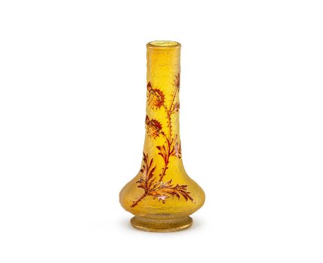 Kleine Vase "Chardons"  Daum Frères, Nancy, um 1897 Farbloses Glas mit opalisierendem, hellbernsteinfarbem Unterfang. Geätzte