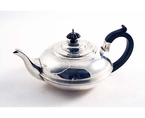 AN EDWARDIAN SMALL TEA POT of squat circular form with a moulded girdle, C-scroll handle and fluted knop finial, by Ollivant 