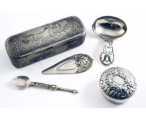 A 19TH CENTURY FRENCH OBLONG SNUFF BOX with rounded ends and niellowork decoration, with wild horses running free on the cove