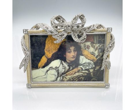 This beautiful frame has a golden cream color enamel edge with square faceted diamond like crystals at each corner all set in