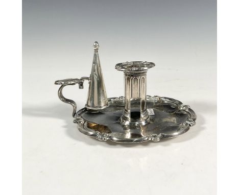 George IV silver chamberstick with detachable sconce and snuffer, bears a chased heraldic griffon on plate and snuffer. Reede