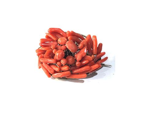 Vintage coral brooch measures approx 4.2cm by 3cm 
