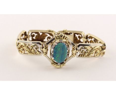 OPAL-ARMBAND, 585/ooo Gelbgold und Weißgold, besetzt mit einer Opaltriplette, min.best., und kleinen Diamanten von 0,04 ct., 