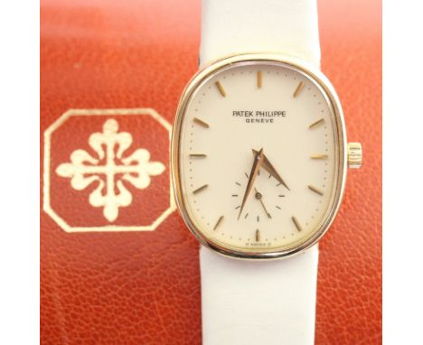 ARMBANDUHR, 750/ooo Gelbgold, Marke: PATEK PHILIPPE, Modell: "Ellipse", elfenbeinfarbenes Zifferblatt (Haarriss) mit goldenen