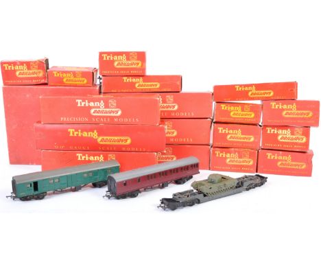 A collection of 18x original vintage Triang made 00 gauge model railway locomotive train set items to include carriages, wago
