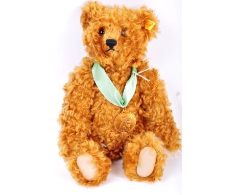 An original German Steiff Danbury Mint made soft toy teddy bear 669521. The exclusive Danbury Mint edition bear having golden