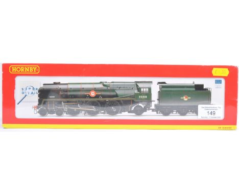 A Hornby made 00 gauge model railway trainset locomotive engine No. R2710 - British Railways 4-6-2 Merchant Navy Class ' Blue