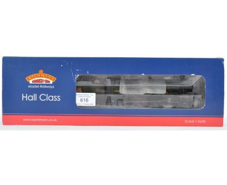 A Bachmann made Branch Line 00 gauge model railway trainset locomotive No.32-005. British Railways Hall Class 4962 ' Ragley H