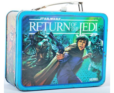 A rare original vintage 1983 Thermos made Star Wars ' Return Of The Jedi ' tin lunchbox. Litho-printed tin construction, with