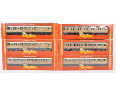 A rake of 6x original vintage Hornby Railways made 00 gauge model railway train set locomotive carriages comprising 3x R477 c