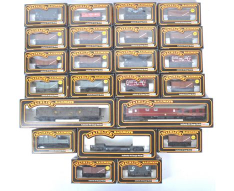 A large collection of 23x original vintage Palitoy Mainline made 00 gauge model railway train set locomotive rolling stock ca