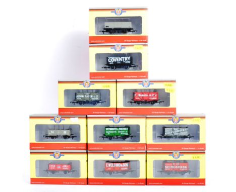 A rake of 10x assorted Oxford Rail 00 gauge model railway train set locomotive engine rolling stock wagons to include: Philli