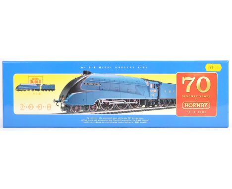 A Hornby made 00 gauge model railway trainset locomotive engine No. R2688 - LNER 4-6-2 Class A4 ' Sir Nigel Gresley No 4498. 