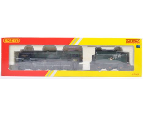 An original Hornby made 00 gauge model railway train set locomotive engine R2785. British Railways ' Evening Star ' No 92220.