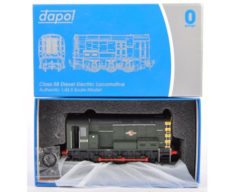 A rare Dapol made 0 Gauge model railway train set electric locomotive engine 7D-008-003 Class 08 D3219 BR Green Late Crest Wi