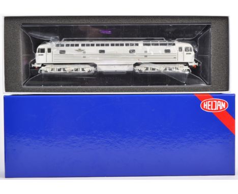 An original Heljan made 00 gauge model railway train set locomotive engine No. 4005 BRCW D0260 Lion Limited edition of 4000 m