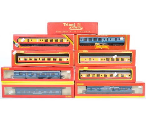 A collection of x9 original vintage Hornby 00 gauge model railway trainset locomotive carriage / coaches. The collection to i
