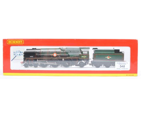 A Hornby made 00 gauge model railway trainset locomotive engine No. R2310 - British Railway 4-6-2 Merchant Navy Class ' Elder