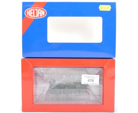 An original Heljan made 00 gauge model railway train set locomotive engine No. 1322 1370 GWR green G W R. Appears mint within