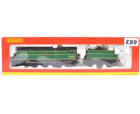 An original Hornby Super Detail made 00 gauge model railway train set locomotive engine R2315 BR 4-6-2 West Country Class Clo