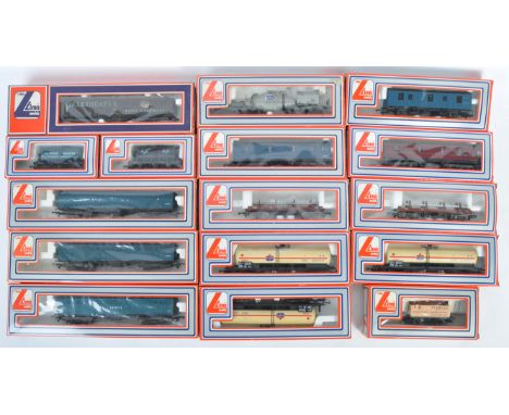 A rake of 16x original vintage Lima Models made 00 gauge model railways train set locomotive rolling stock carriages and wago