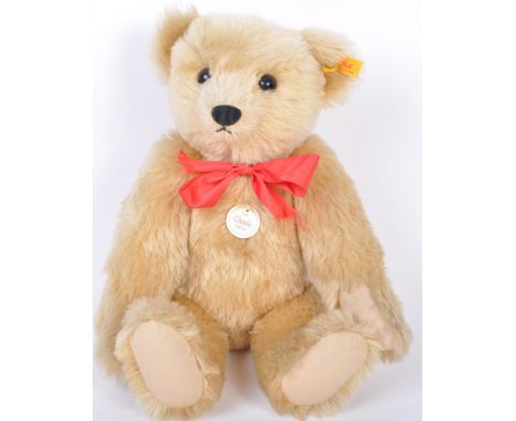 An original German Steiff made classic edition soft toy teddy bear with growler EAN 000393. The retired bear based on the tra