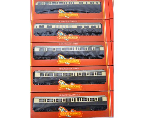 A collection of 10x original vintage Hornby Railways made 00 gauge model railway train set locomotive carriages Comprises: 3x