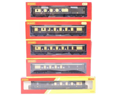 A rake of 5x Hornby 00 gauge model railway locomotive engine train set Pullman carriages comprising RR4313, R4477, R4480, R44