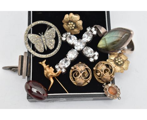 ASSORTED JEWELLERY, to include a white metal labradorite ring, stamped 925, a white metal marcasite butterfly brooch, stamped