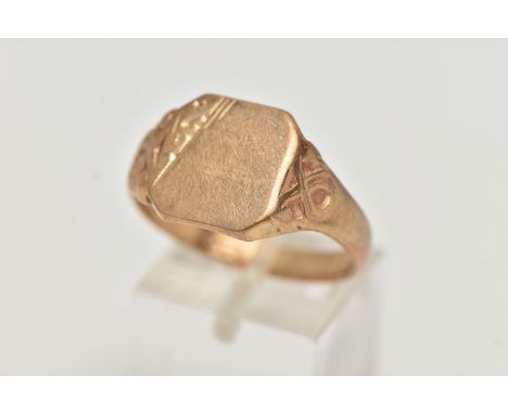 A GENTS 9CT GOLD SIGNET RING, of a polished square form, scroll detail to the shoulders, leading on to a tapering polished ba