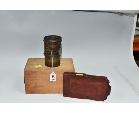 A LATE 19TH/EARLY 20TH CENTURY PORTRAIT LENS, brass lens case marked No.5753 Lerebours et Sectretan á Paris, with a wooden ho
