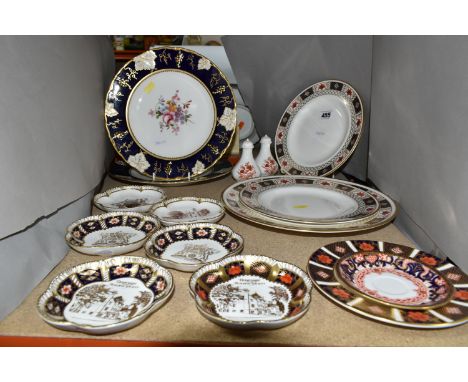 A COLLECTION OF ROYAL CROWN DERBY CABINET PLATES AND TRINKET DISHES, comprising two cabinet plates with cobalt blue borders, 