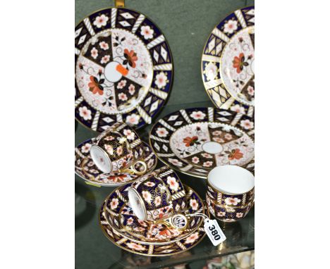 A GROUP OF ROYAL CROWN DERBY IMARI 2451 TEA WARES, to include three tea plates, two side plates - one with wavy rim, four tea