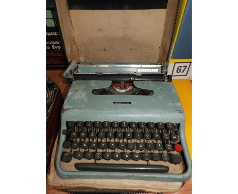 Old Typewriter 