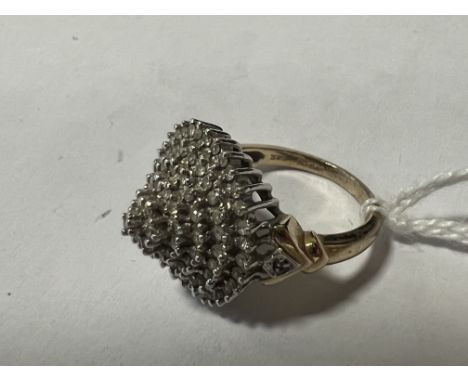 9CT YELLOW GOLD DIAMOND CLUSTER RING SIZE M/N