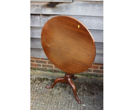 A George III mahogany circular tilt top occasional table, on spiral turned baluster column and tripod splay support, 28" dia 