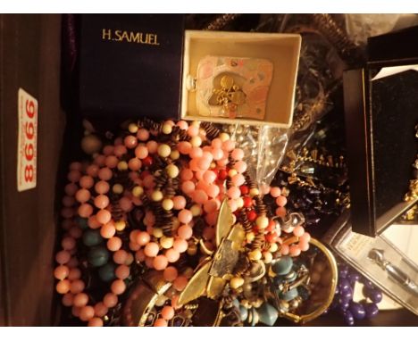 Box of mixed costume jewellery 