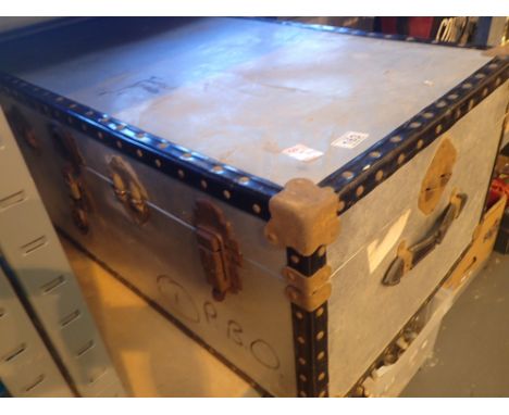 Large aluminium trunk 95 x 51 x 36 cm H