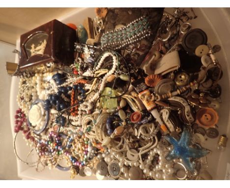 Tray of costume jewellery including buttons and a small jewellery box