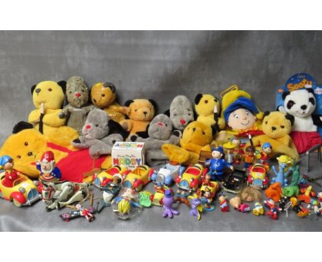 A COLLECTION OF SOOTY AND SWEEP HAND PUPPETS ETC., together with Muffin the Mule Pelham Puppet and a selection of Noddy relat