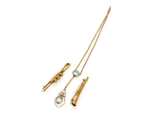 A 9ct gold and gem set bar brooch; a 9ct gold hunting brooch and a 9ct gold and gem set pendant with conforming neck chain Ba