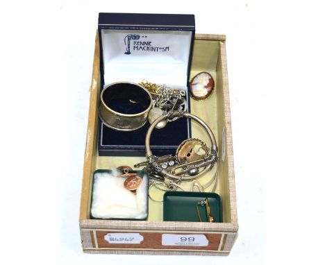 A pair of 9ct gold cufflinks, chains stamped '375', silver brooches, a bangle stamped '925', a Danish brooch, a silver neckla