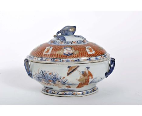 An oval tureen, Chinese export porcelain, blue, «rouge-de-fer» and gilt decoration "Dame au parasol", according to a drawing 