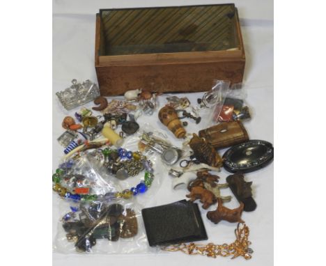  BOX OF COLLECTIBLES INCLUDING SNUFF BOXES ETC   