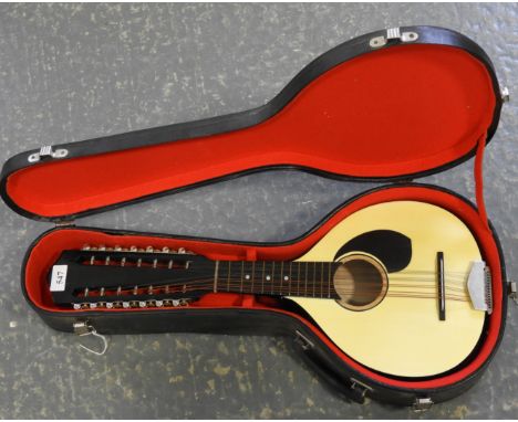 BANDURA 14 STRING INSTRUMENT  