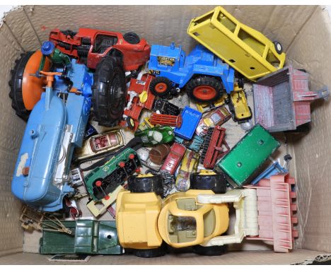 BOX OF DIECAST & PLASTIC TOYS INCL BATTERY OPERATED TRACTOR  