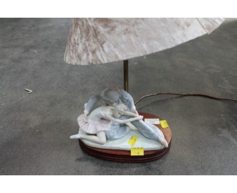 Lamp with clown and ballerina figural base