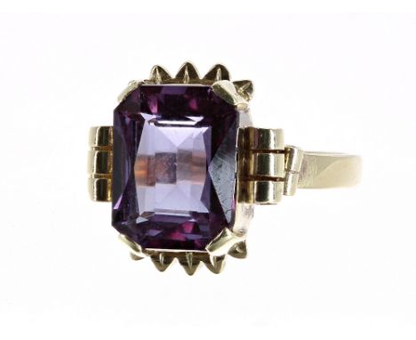 14ct yellow gold Alexandrite single stone ring, 4.10 ct approx, width 15mm, 4.3gm, ring size M