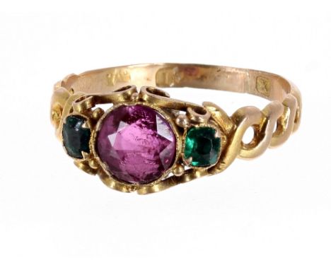 Victorian 15ct emerald and ruby three stone ring, width 7mm, 1.4gm, ring size J